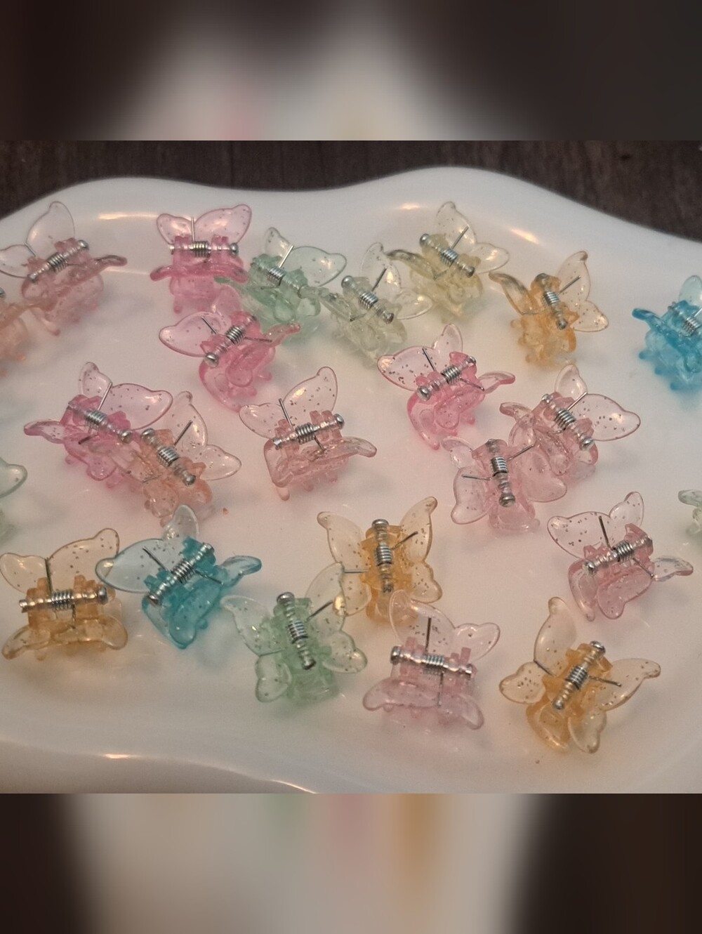 3 bundles for $25 Set of 25 Translucent Butterfly Hair Clips New - Picture 7 of 12